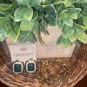 🎈Sale🎈Jewelry Bundle Statement Clip On Earrings &  Toggle Bracelet